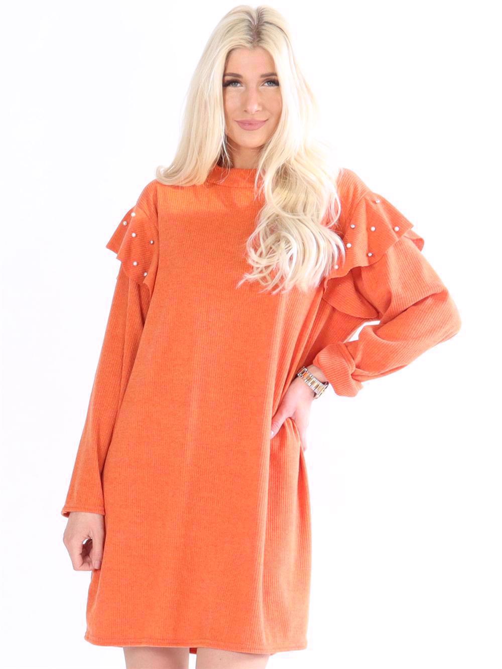 Linda - Blød kjole med perler og flæser